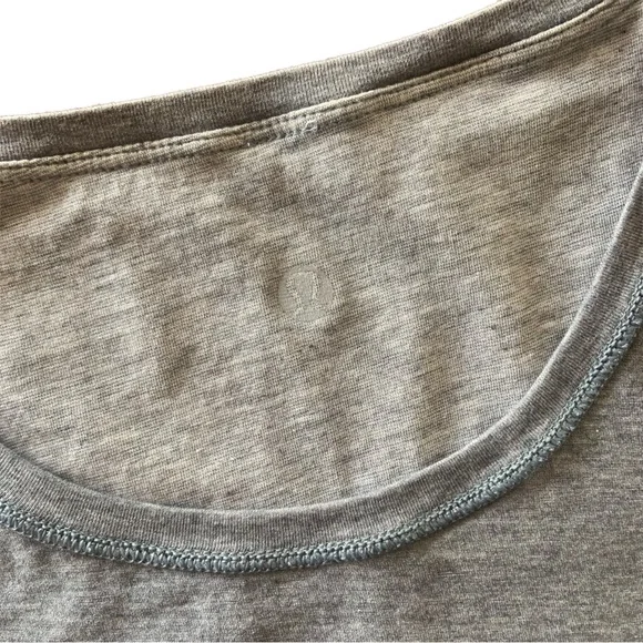 Lululemon Cabin Long Sleeve Tee Reversible Ghost Grey/Heathered Grey Size 8 - Picture 15 of 16